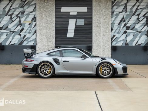 Used 2018 Porsche 911 GT2 RS w/ Weissach Package RWD image 2