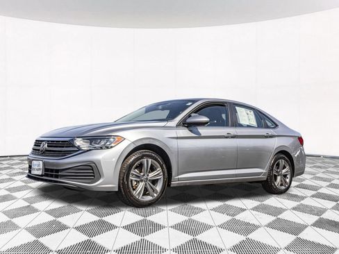 Used 2024 Volkswagen Jetta SE FWD image 5