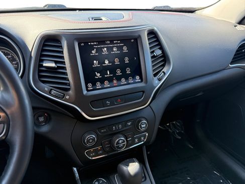 Used 2020 Jeep Cherokee Trailhawk image 12
