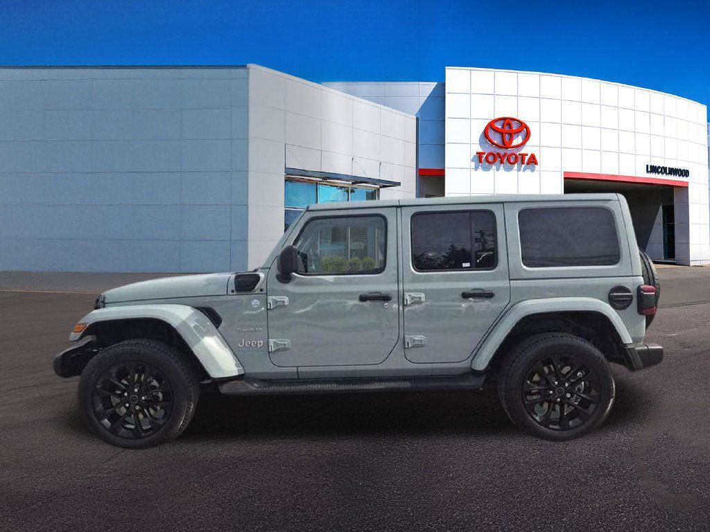 Used 2024 Jeep Wrangler Unlimited Sahara w/ Technology Group AWD/4WD image 12