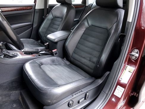 Used 2013 Volkswagen Passat TDI SEL Premium image 6