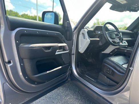 Used 2021 Land Rover Defender 110 X-Dynamic HSE AWD/4WD image 16