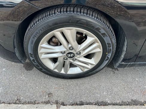 Used 2019 Hyundai Elantra SEL w/ Cargo Package image 12