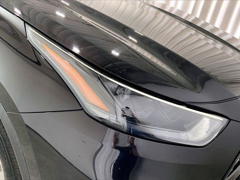 Used 2022 Toyota Highlander XLE image 28