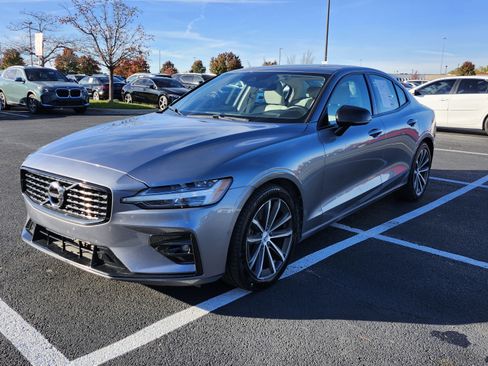 Used 2021 Volvo S60 T5 Momentum image 5
