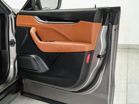 Used 2017 Maserati Levante S image 41