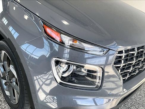 Used 2022 Hyundai Venue Limited FWD image 29