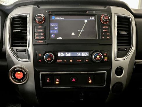 Used 2018 Nissan Titan SV w/ SV Convenience Package image 14