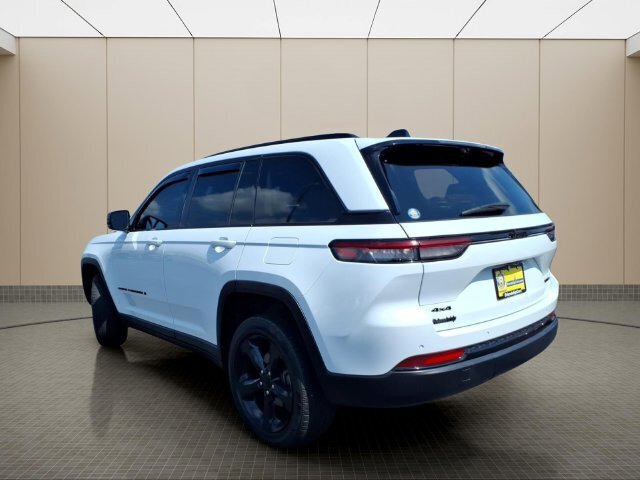 Used 2024 Jeep Grand Cherokee Limited w/ Luxury Tech Group II AWD/4WD image 10