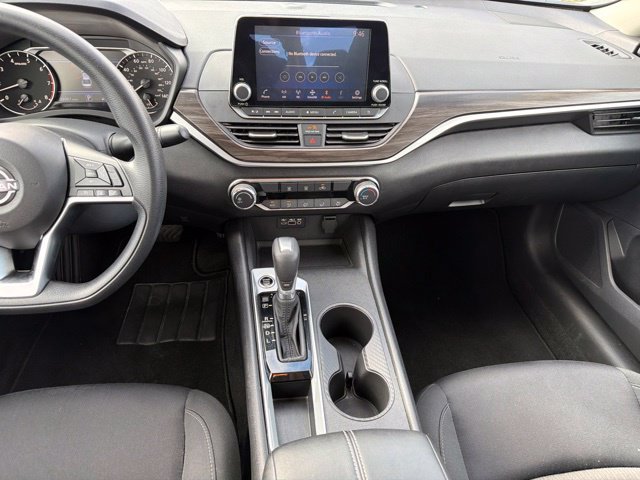 Used 2025 Nissan Altima 2.5 SV FWD image 19