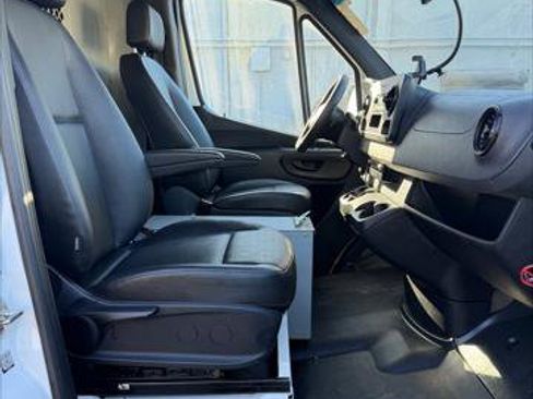 Used 2022 Mercedes-Benz Sprinter 2500 image 12