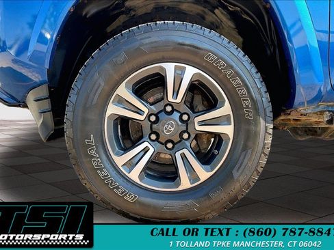 Used 2017 Toyota Tacoma TRD Sport w/ Tow Package (A/T) AWD/4WD image 9