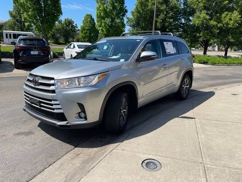 Used 2018 Toyota Highlander XLE AWD/4WD image 8