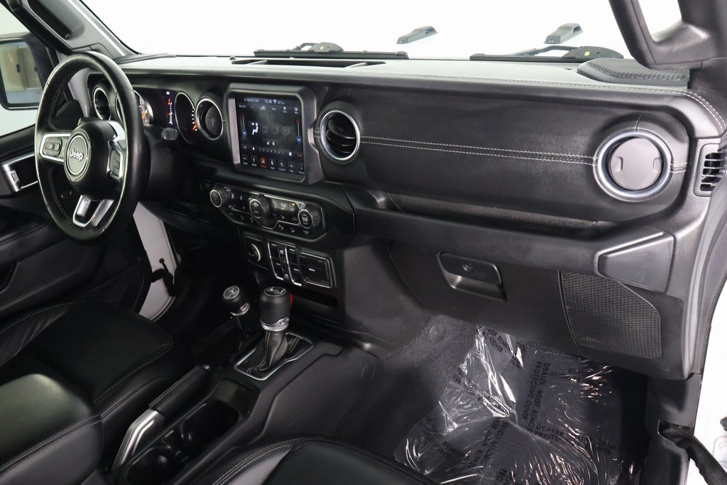 Used 2018 Jeep Wrangler Unlimited Sahara AWD/4WD image 9