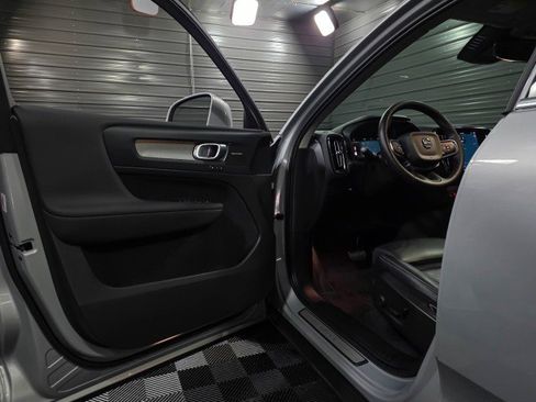 Used 2023 Volvo XC40 B5 Ultimate image 34