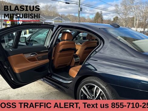 Used 2022 BMW 740i xDrive 740i xDrive w/ M Sport Package image 17