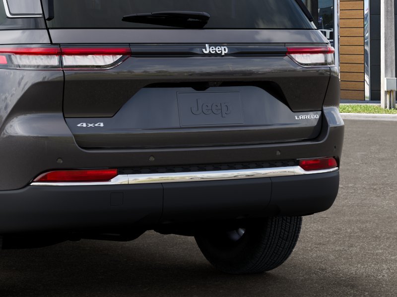 New 2026 Jeep Grand Cherokee Laredo w/ Trailer Tow Package AWD/4WD image 13