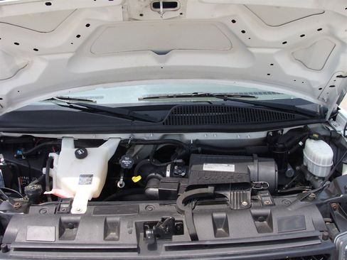 Used 2018 Chevrolet Express 2500 w/ Enhanced Convenience Package image 17