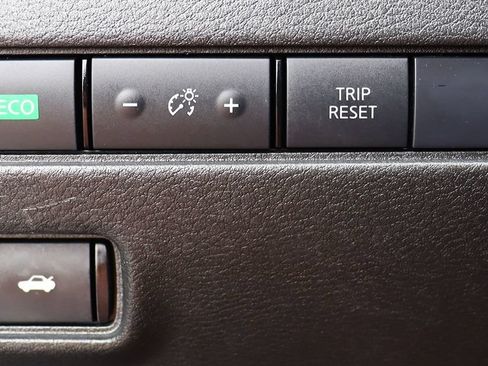 Used 2021 Nissan Sentra SV FWD image 41