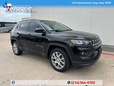 Used 2023 Jeep Compass Latitude AWD/4WD image 1