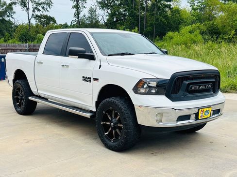 Used 2017 RAM 1500 Lone Star RWD image 3