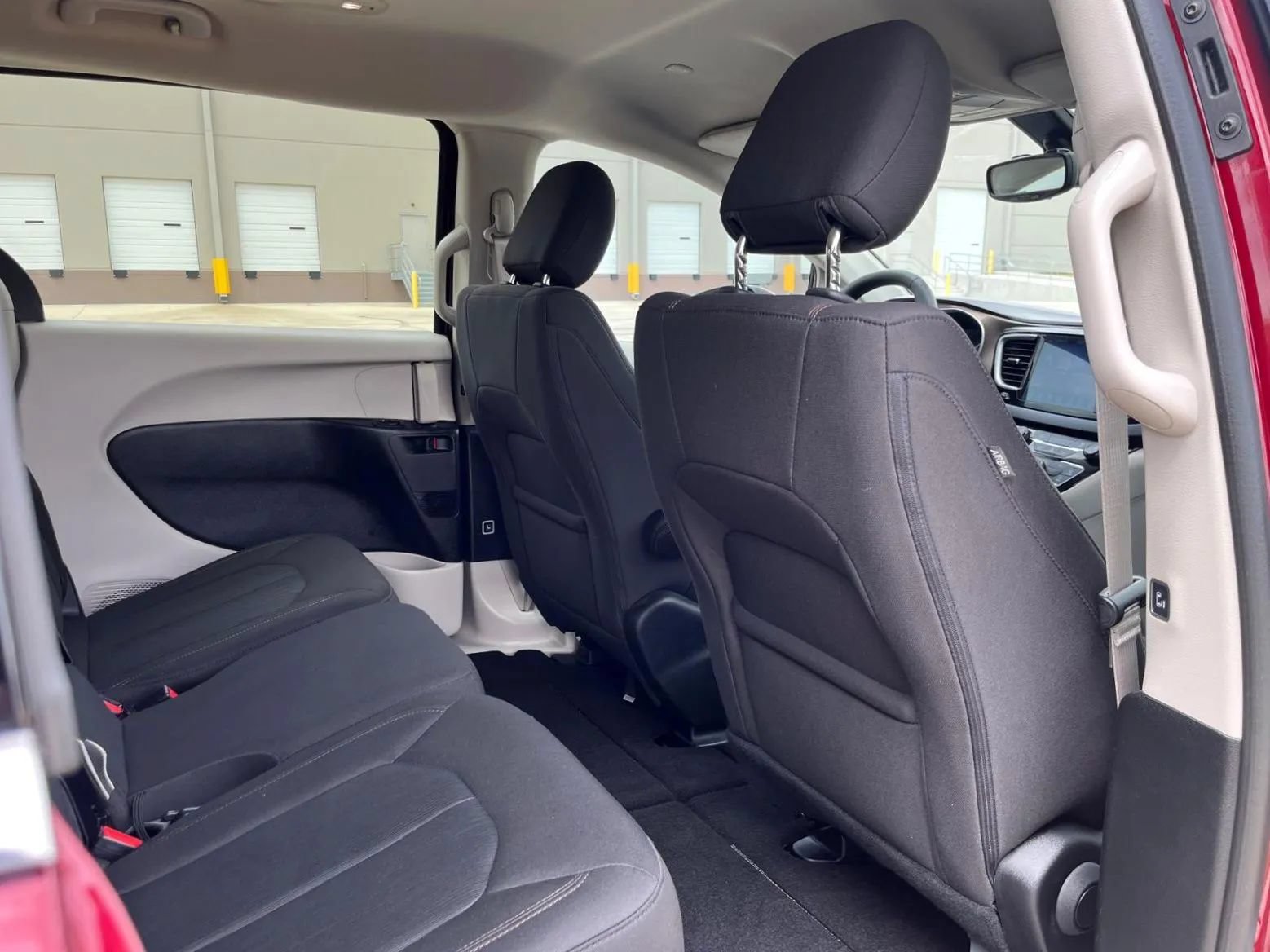 Used 2017 Chrysler Pacifica Touring FWD image 40