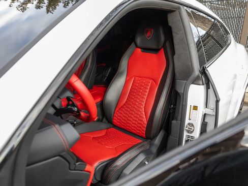 Used 2022 Lamborghini Urus image 35