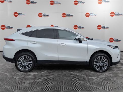 Used 2024 Toyota Venza Limited image 4