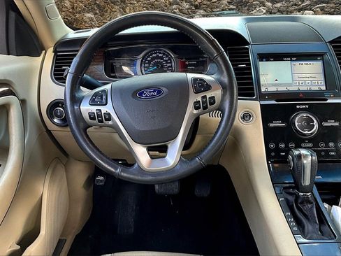 Used 2018 Ford Taurus Limited image 5