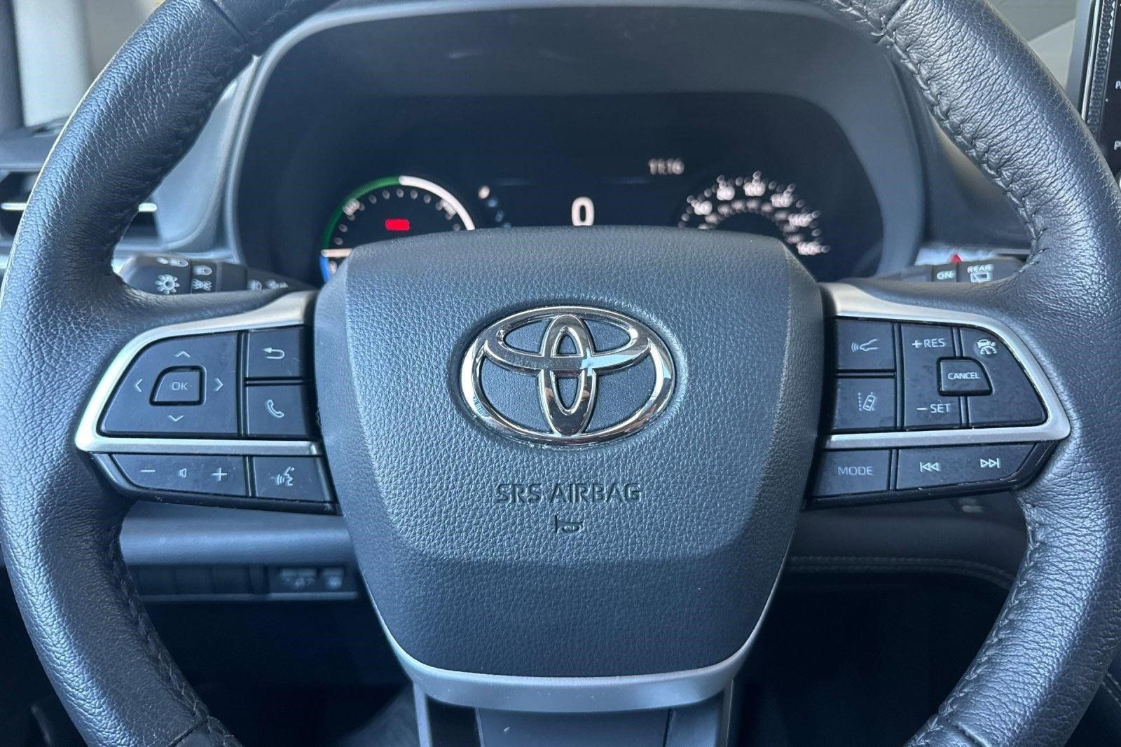 Used 2026 Toyota Sienna XLE FWD image 11