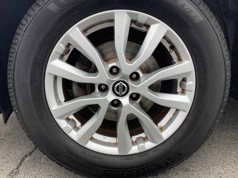 Used 2018 Nissan Rogue SV AWD/4WD image 17