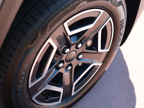 New 2026 Jeep Cherokee Laredo image 9