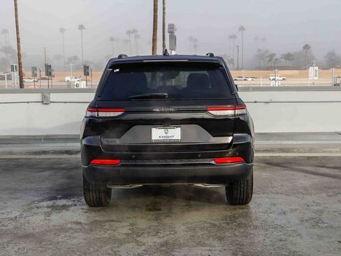 New 2025 Jeep Grand Cherokee Altitude image 8