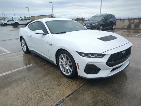 Used 2024 Ford Mustang GT Premium image 2
