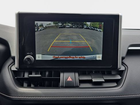 Used 2025 Toyota RAV4 XLE AWD/4WD image 25