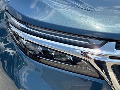 Used 2024 Chevrolet Equinox Premier FWD image 41