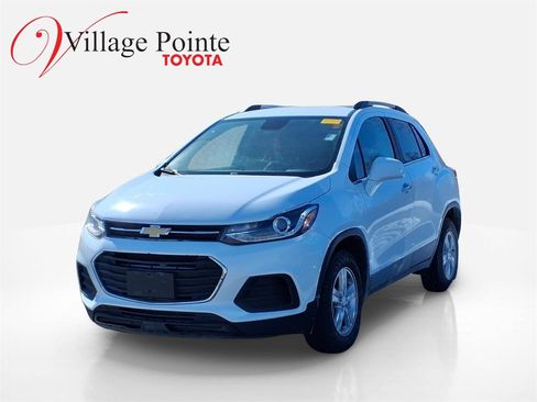 Used 2020 Chevrolet Trax LT w/ Driver Confidence Package image 1