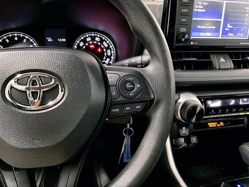 Certified 2020 Toyota RAV4 LE w/ All Weather Liner Package AWD/4WD image 23