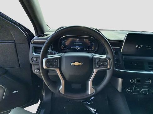 Used 2024 Chevrolet Suburban LT RWD image 11