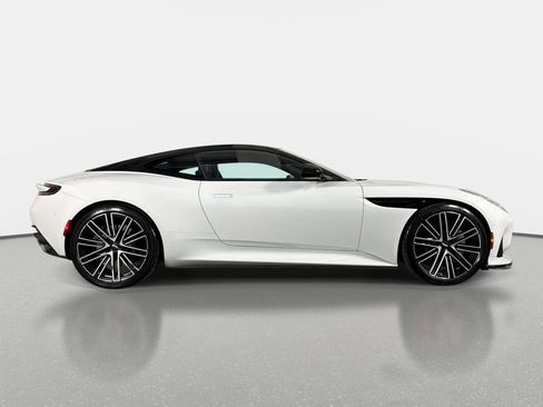 Used 2024 Aston Martin DB12 Coupe RWD image 2
