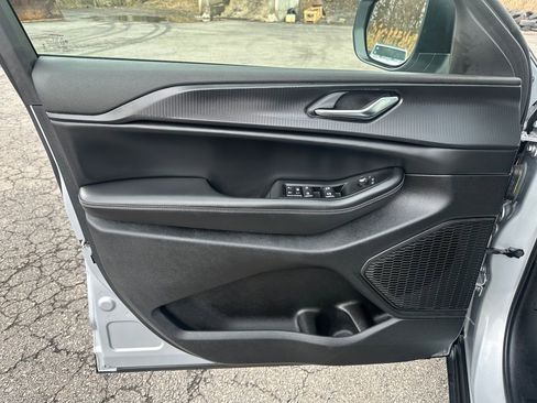 Used 2024 Jeep Grand Cherokee Laredo X image 18