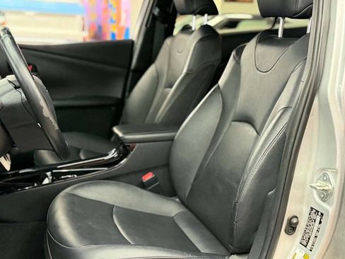 Used 2017 Toyota Prius Prime Premium FWD image 10