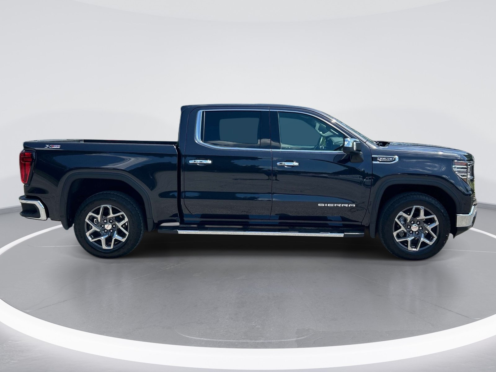 Used 2024 GMC Sierra 1500 SLT w/ SLT Premium Plus Package AWD/4WD image 10
