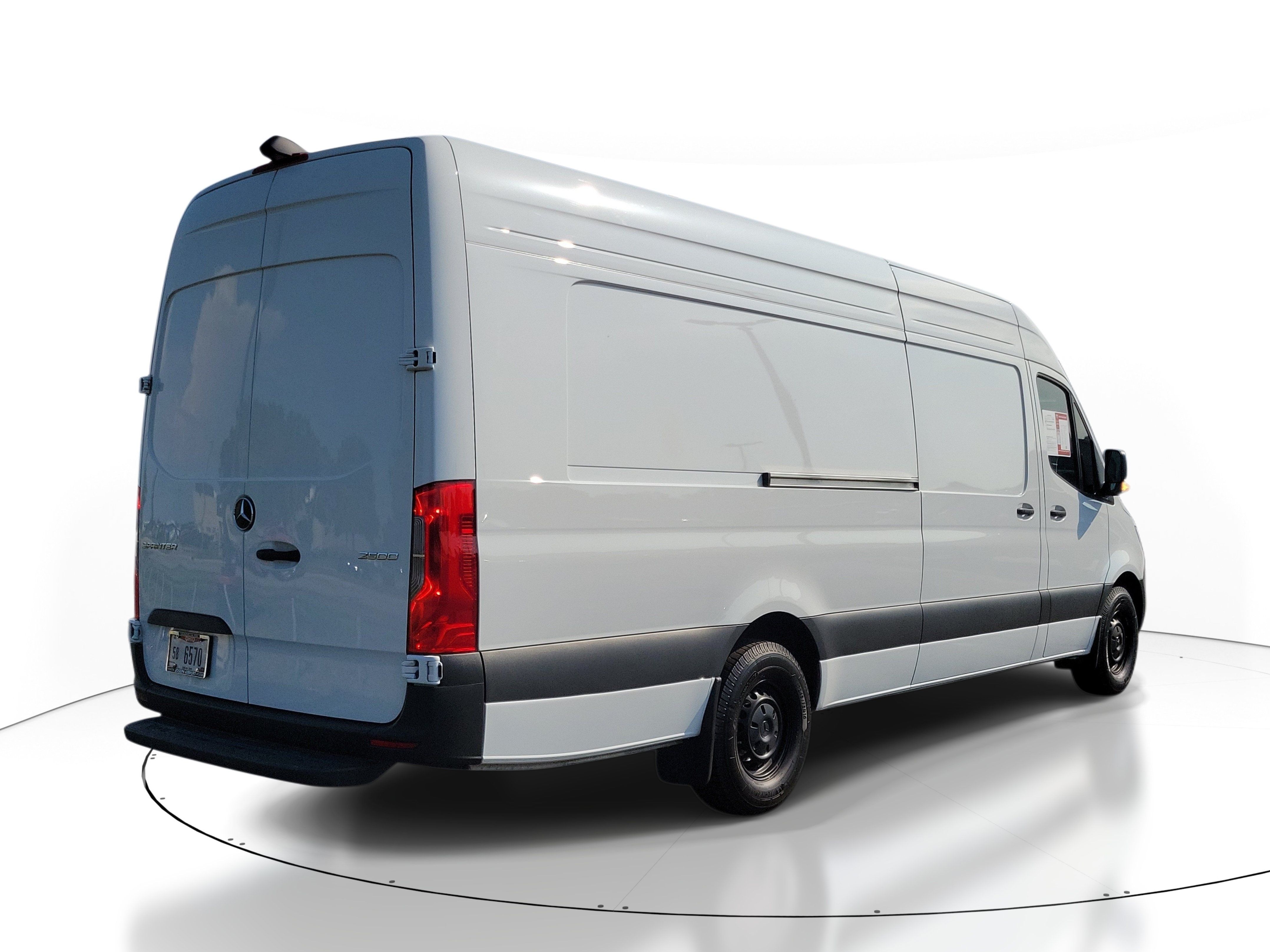 Used 2024 Mercedes-Benz Sprinter 2500 image 4