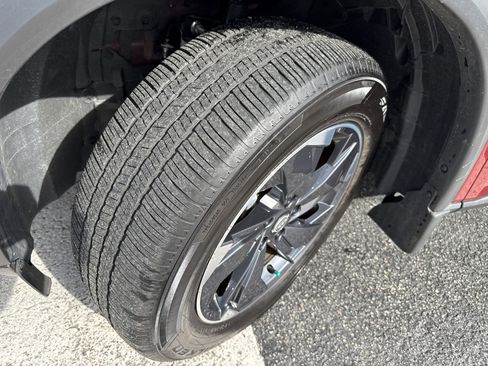 Used 2024 Nissan Rogue SV w/ SV Premium Package image 7