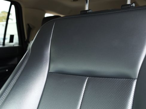 Used 2022 Ford Expedition XLT image 22