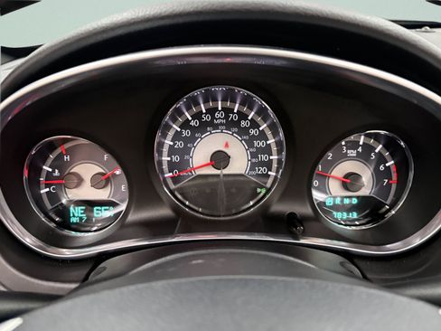 Used 2011 Chrysler 200 Limited FWD image 35