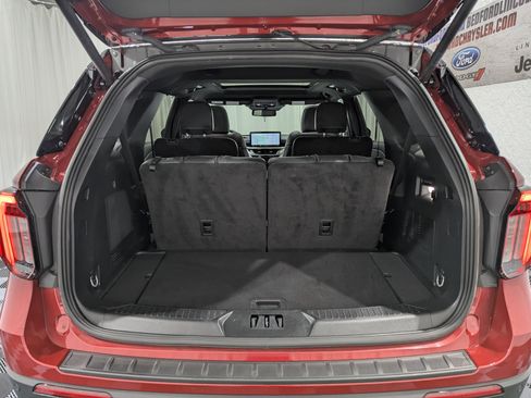 Used 2025 Ford Explorer ST-Line w/ Premium Package image 10