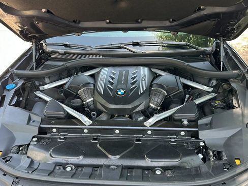 Used 2021 BMW X7 M50i AWD/4WD image 9