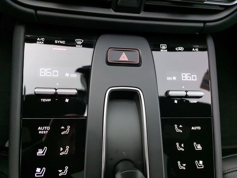 Certified 2025 Porsche Macan image 23